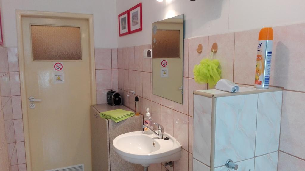 Hostel Aleje 28 Krakow Ngoại thất bức ảnh