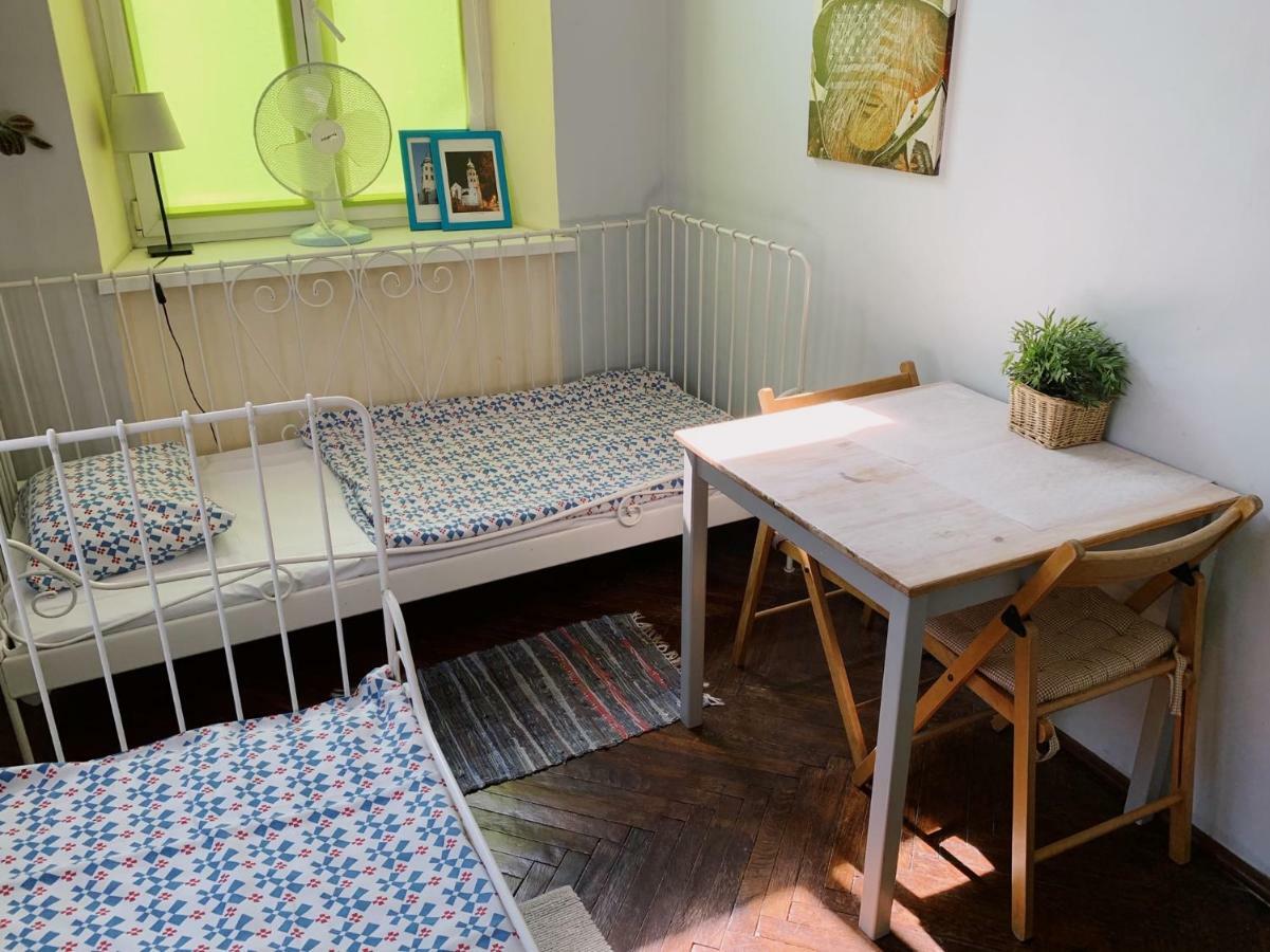 Hostel Aleje 28 Krakow Ngoại thất bức ảnh