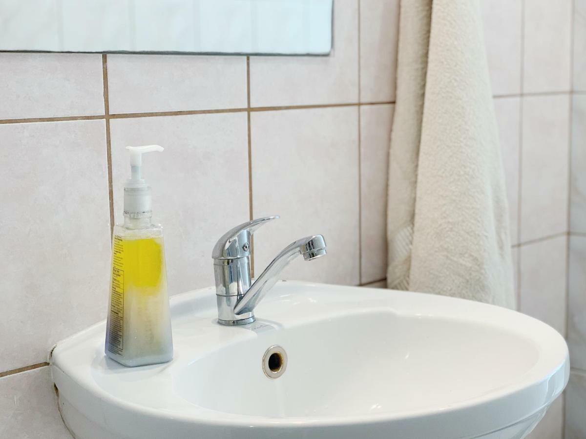Hostel Aleje 28 Krakow Ngoại thất bức ảnh
